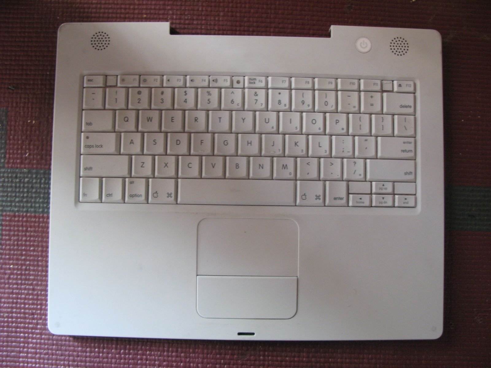 Apple iBook 14" 1.33Ghz Top Case Assembly & Keyboard